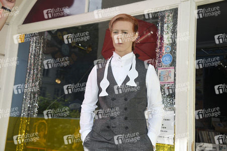 Madame Tussauds präsentiert 'Berlin 100!' mit David Bowie und Marlene Dietrich in Berlin