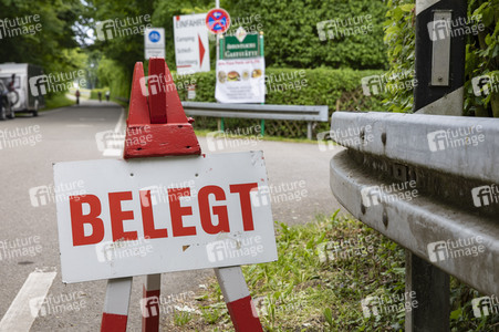 Vollbesetzter Campingplatz in Hagnau am Bodensee