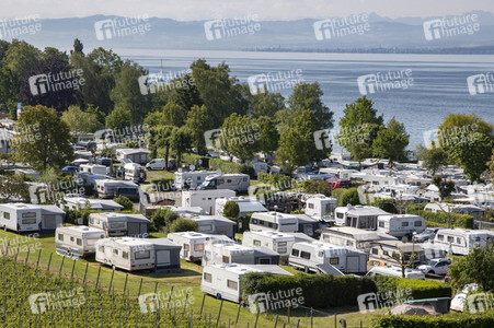 Vollbesetzter Campingplatz in Hagnau am Bodensee