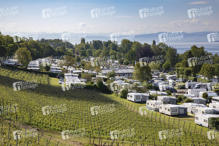 Vollbesetzter Campingplatz in Hagnau am Bodensee