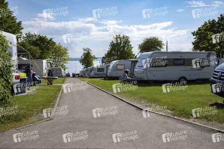 Vollbesetzter Campingplatz in Hagnau am Bodensee