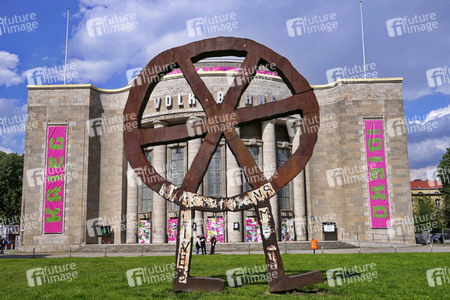 'Krieg und Disko'  in der Volksbühne Berlin