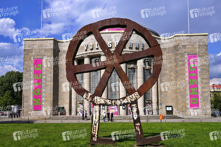 'Krieg und Disko'  in der Volksbühne Berlin