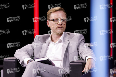 Markus Gabriel und Gert Scobel auf der lit.Cologne 2021 in Köln