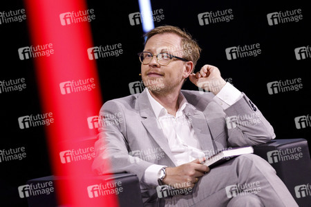 Markus Gabriel und Gert Scobel auf der lit.Cologne 2021 in Köln