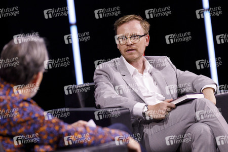 Markus Gabriel und Gert Scobel auf der lit.Cologne 2021 in Köln