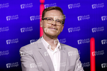 Markus Gabriel und Gert Scobel auf der lit.Cologne 2021 in Köln