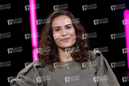 Mona Ameziane, Farah Schäfer, Lea-Lina Oppermann und Luisa Neubauer auf der lit.Cologne 2021 in Köln