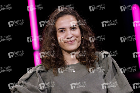 Mona Ameziane, Farah Schäfer, Lea-Lina Oppermann und Luisa Neubauer auf der lit.Cologne 2021 in Köln