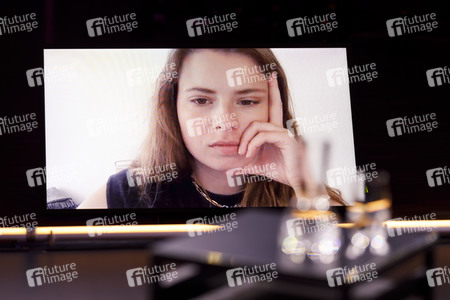 Mona Ameziane, Farah Schäfer, Lea-Lina Oppermann und Luisa Neubauer auf der lit.Cologne 2021 in Köln