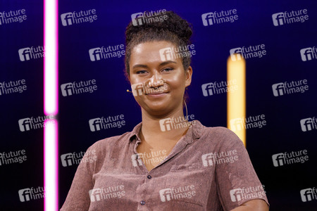 Mona Ameziane, Farah Schäfer, Lea-Lina Oppermann und Luisa Neubauer auf der lit.Cologne 2021 in Köln