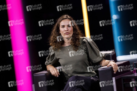 Mona Ameziane, Farah Schäfer, Lea-Lina Oppermann und Luisa Neubauer auf der lit.Cologne 2021 in Köln