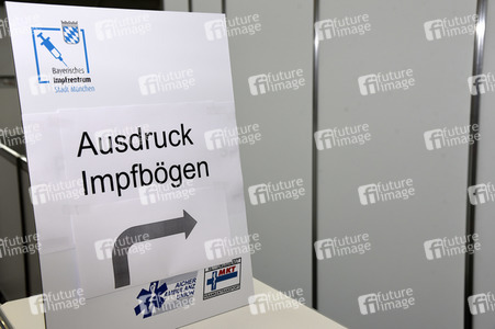Pressetermin zur 500.000. Impfung im Impfzentrum in München