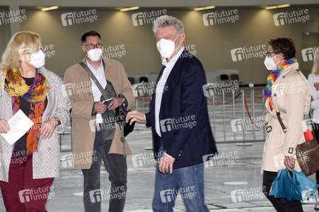 Pressetermin zur 500.000. Impfung im Impfzentrum in München
