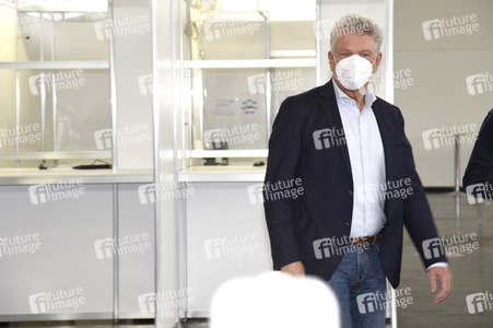 Pressetermin zur 500.000. Impfung im Impfzentrum in München