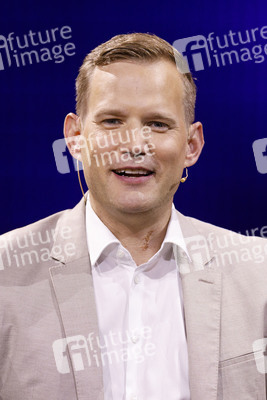 Hendrik Streeck und Gert Scobel auf der lit.Cologne 2021 in Köln