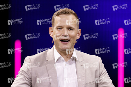 Hendrik Streeck und Gert Scobel auf der lit.Cologne 2021 in Köln