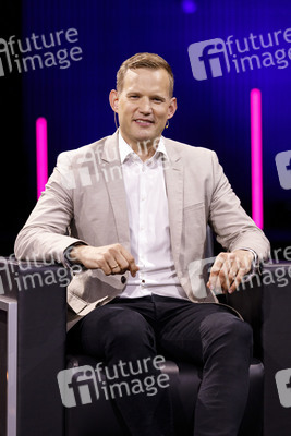 Hendrik Streeck und Gert Scobel auf der lit.Cologne 2021 in Köln