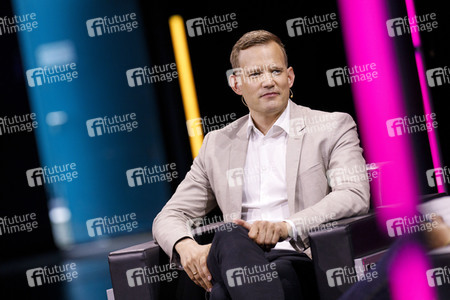 Hendrik Streeck und Gert Scobel auf der lit.Cologne 2021 in Köln