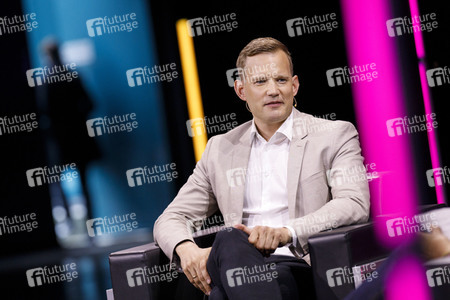 Hendrik Streeck und Gert Scobel auf der lit.Cologne 2021 in Köln