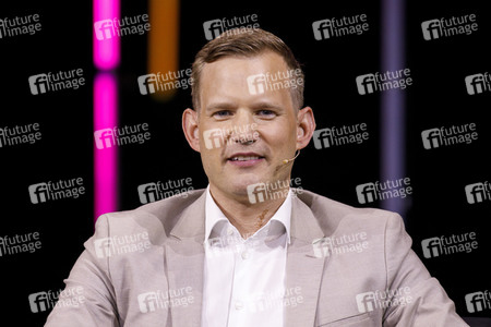 Hendrik Streeck und Gert Scobel auf der lit.Cologne 2021 in Köln