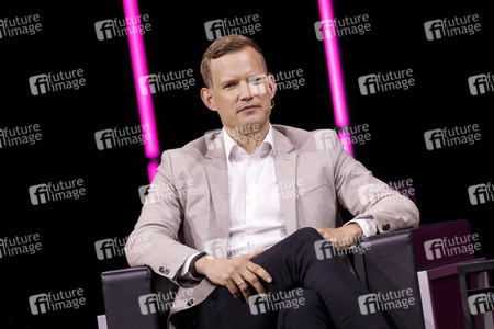 Hendrik Streeck und Gert Scobel auf der lit.Cologne 2021 in Köln
