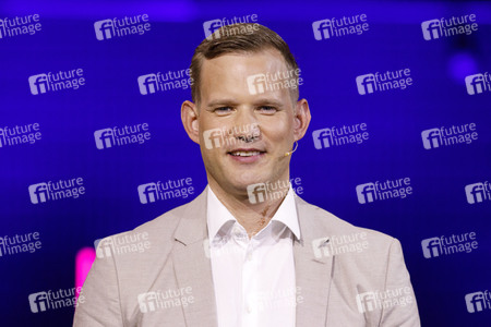 Hendrik Streeck und Gert Scobel auf der lit.Cologne 2021 in Köln
