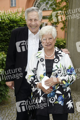 Theaterpremiere 'Winterrose' in Berlin