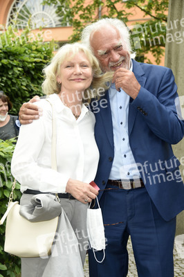 Theaterpremiere 'Winterrose' in Berlin