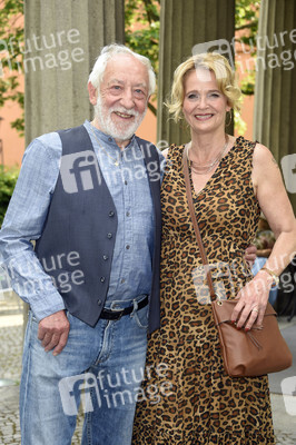 Theaterpremiere 'Winterrose' in Berlin