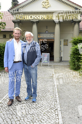 Theaterpremiere 'Winterrose' in Berlin