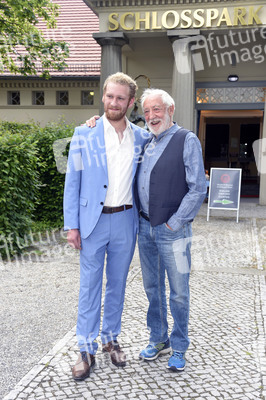Theaterpremiere 'Winterrose' in Berlin