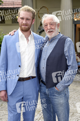 Theaterpremiere 'Winterrose' in Berlin