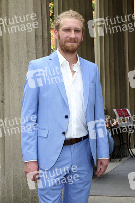 Theaterpremiere 'Winterrose' in Berlin