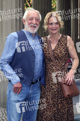 Theaterpremiere 'Winterrose' in Berlin