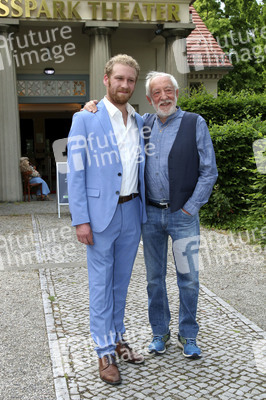 Theaterpremiere 'Winterrose' in Berlin