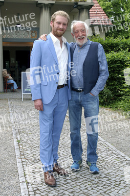 Theaterpremiere 'Winterrose' in Berlin