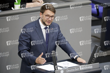 233. Sitzung des Deutschen Bundestages in Berlin