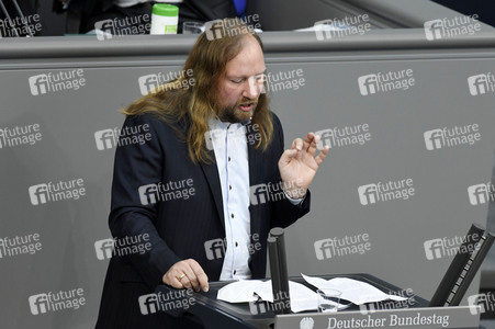 233. Sitzung des Deutschen Bundestages in Berlin