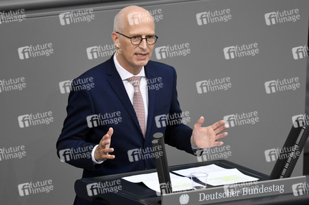 233. Sitzung des Deutschen Bundestages in Berlin