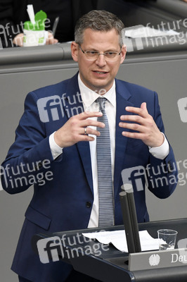 233. Sitzung des Deutschen Bundestages in Berlin