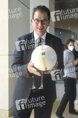 234. Sitzung des Deutschen Bundestages in Berlin