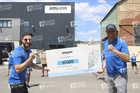 Scheckübergabe an die Arche in Berlin