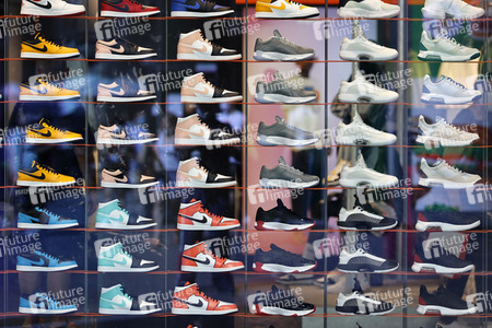 Symbolfoto Sneaker