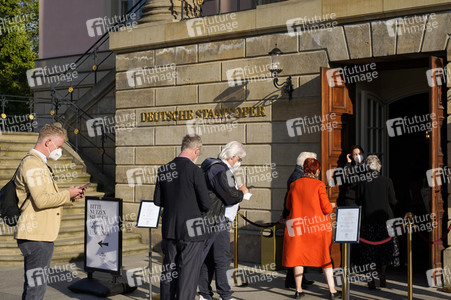 Opernpremiere 'La Fanciulla del West' in Berlin