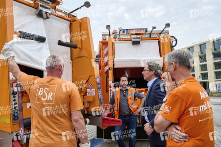 Andreas Scheuer bei der Vorstellung wasserstoffbetriebener Müllwagen in Berlin