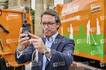 Andreas Scheuer bei der Vorstellung wasserstoffbetriebener Müllwagen in Berlin