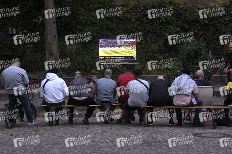 Public Viewing beim EM Fußballspiel Frankreich gegen Deutschland in Berlin