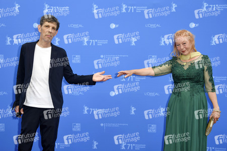 Filmpremiere 'Nebenan', Berlinale 2021