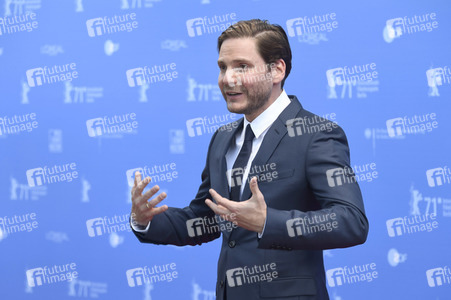 Filmpremiere 'Nebenan', Berlinale 2021